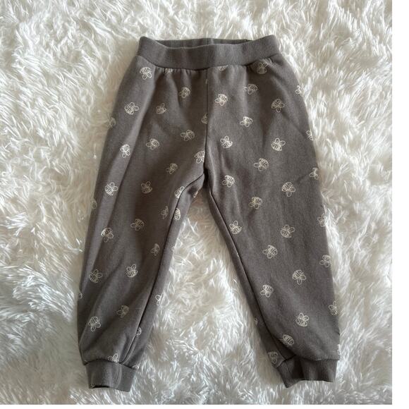 H&M and Disney Crewneck and Sweatpant Set, Winnie the Pooh, 2T - Picture 6 of 6